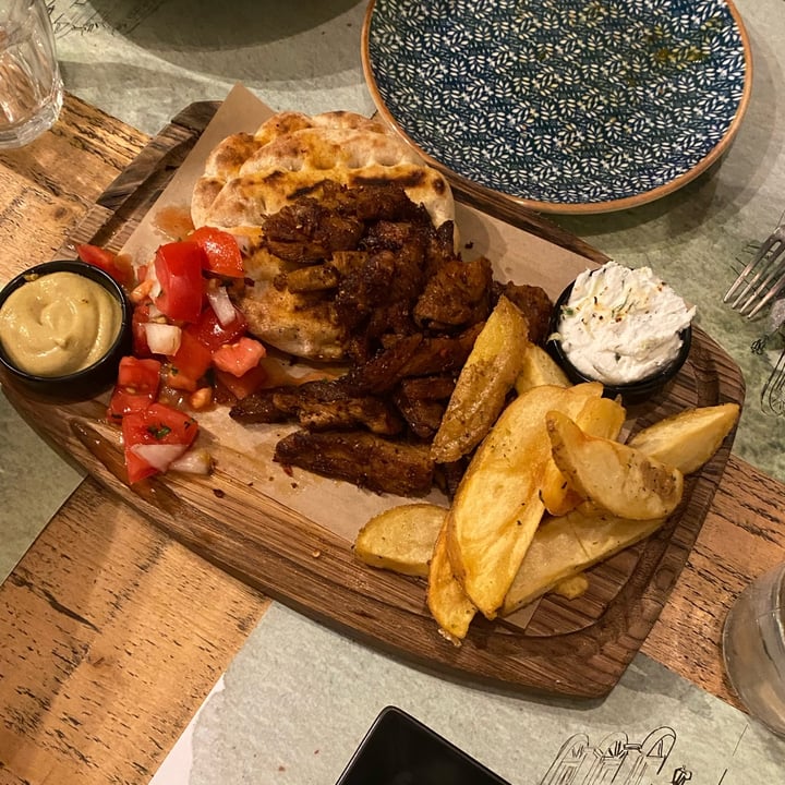 photo of rOOTS Vegetarian & Vegan Place Vegan Gyros Portion shared by @emmis on  20 Aug 2024 - review
