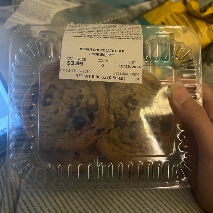 photo of Publix Vegan Chocolate Chip Cookies shared by @aubreyj27 on  11 Jun 2025 - review