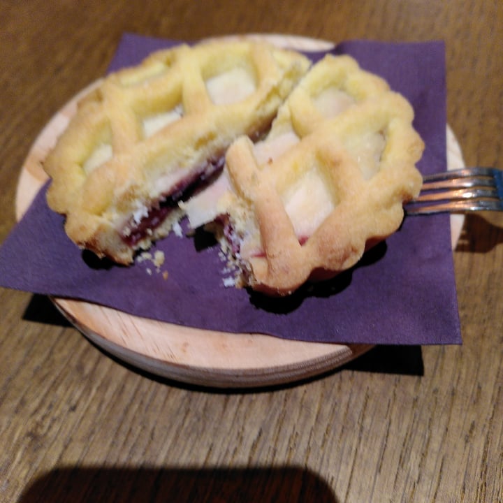 photo of Julietta Pastry and Lab crostata ricotta e visciole shared by @walkabout-veg on  21 Mar 2024 - review