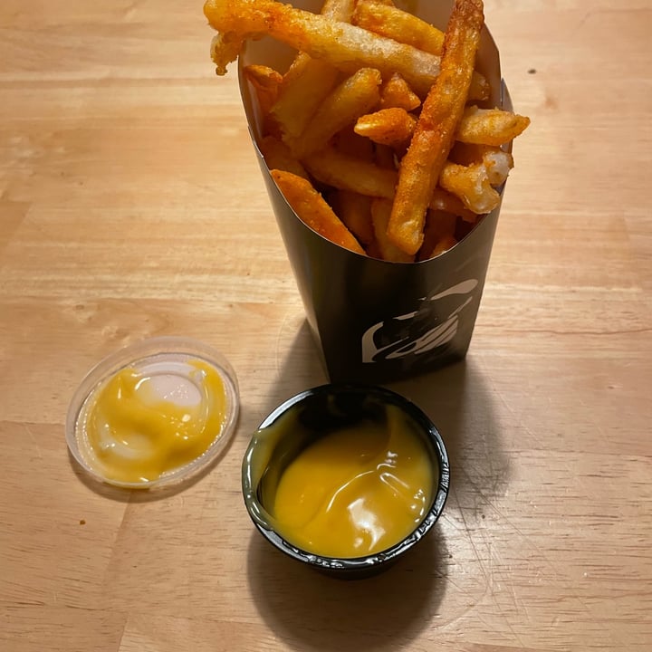 photo of Taco Bell Nacho Fries With Vegan Nacho Cheese shared by @thevagrantvegan on  14 Oct 2023 - review