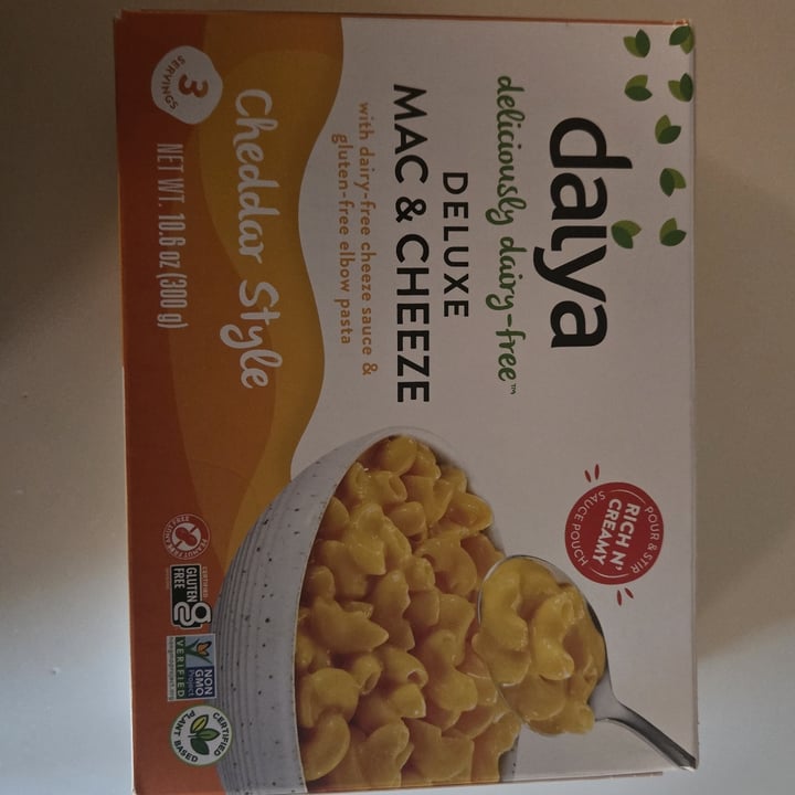 photo of Daiya delux mac and cheese cheddar style shared by @teknevra on  18 Jun 2024 - review