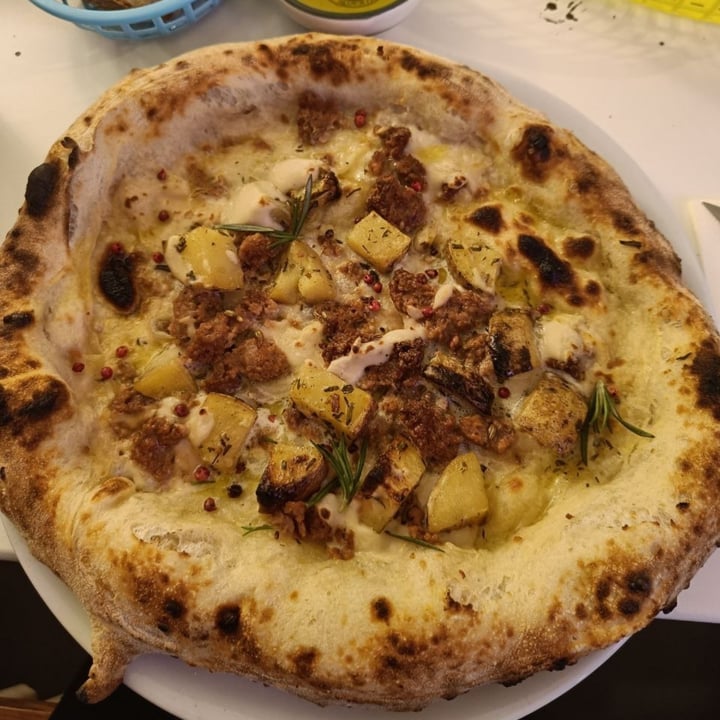 photo of Al Catzone - Pizza Napovegana Pizza Helmut shared by @bratkart0ffel on  20 Apr 2024 - review