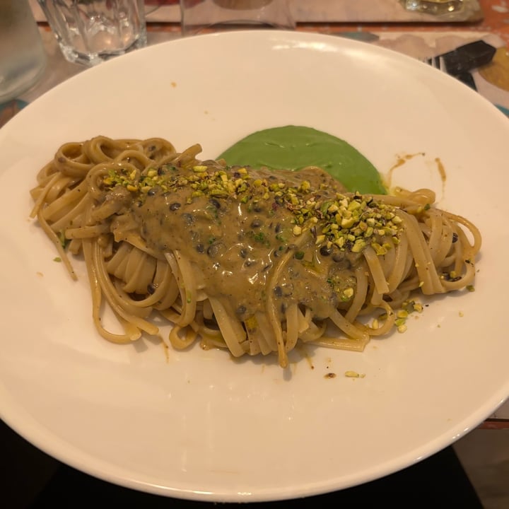 photo of Indigeno Roma Linguine Senatore Cappelli. con burro di pistacchio, crema di broccolo siciliano, limone fermentato e lenticchie beluga shared by @icon86 on  09 Feb 2025 - review