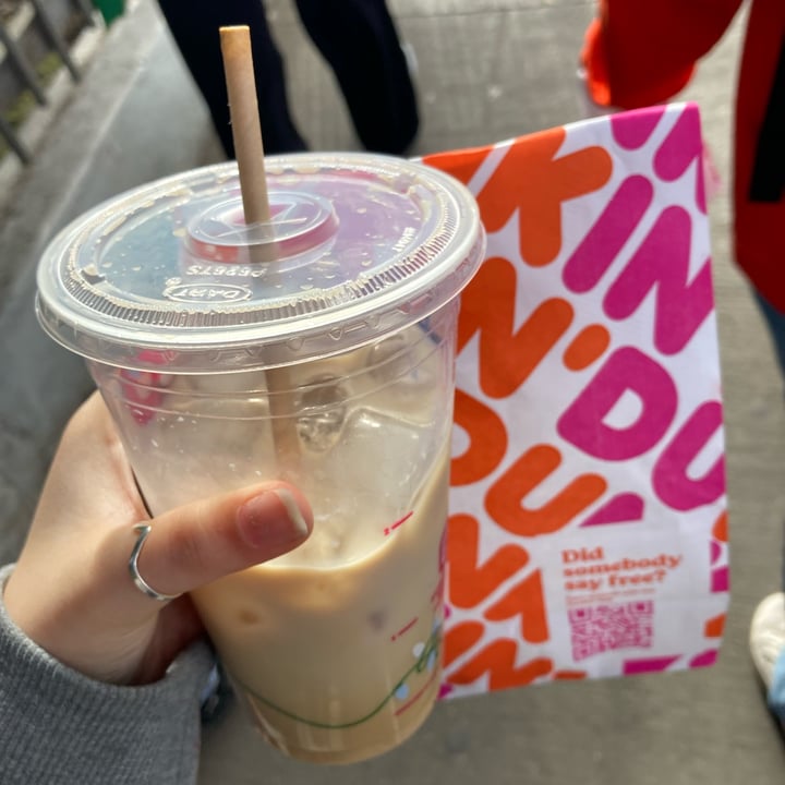 photo of Dunkin’ Donuts iced latte con leche de soya shared by @mahe on  27 Oct 2023 - review