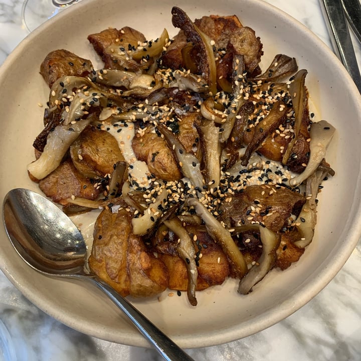 photo of plants by de Potatoes, truffle aioli, oyster mushrooms shared by @onehungryvegan on  13 Jan 2024 - review