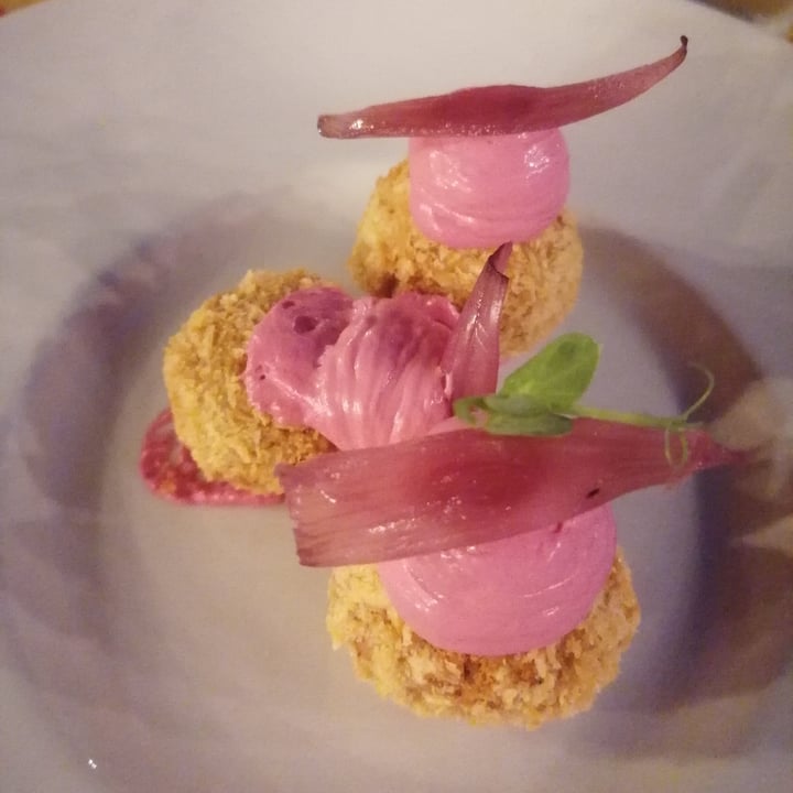 photo of Osteria della Balera Polpette di ceci, maionese Vegan alla barbabietola e scalogno shared by @micheladallavalle on  12 Sep 2023 - review