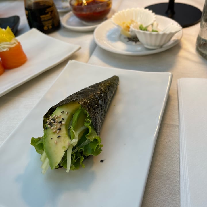 photo of LE VIE DEL WEST - Sushi Wang-Ristorante cinese e giapponese Panini Al Vapore Con Salsa Al Mango, Temaky Vegetale, Gnocchi Di Riso Con Verdure E Salsa di Soia shared by @sofiacapoccia00 on  08 Aug 2024 - review
