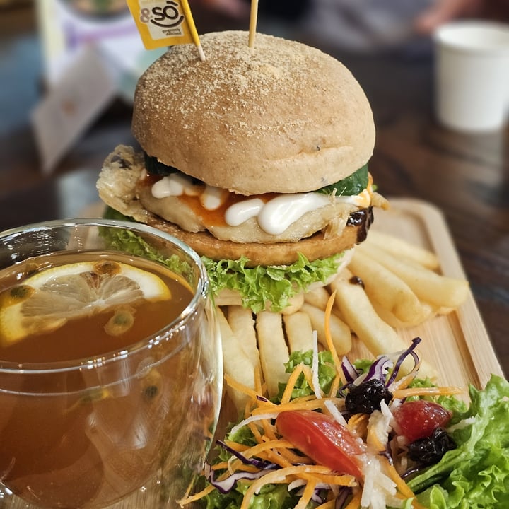 photo of nomVnom Bistro ramly burger shared by @tnahar on  26 Apr 2024 - review