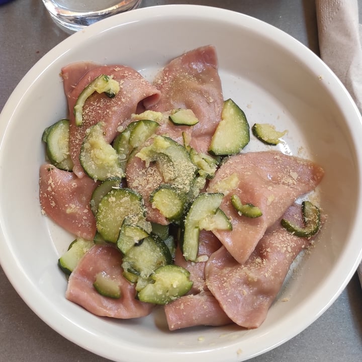 photo of Uno Caffé Olistico Mezzelune Ripiene Di Patate E Pesto, Accompagnate Da Zucchine E Pistacchi shared by @alessiacal01 on  21 Jul 2024 - review