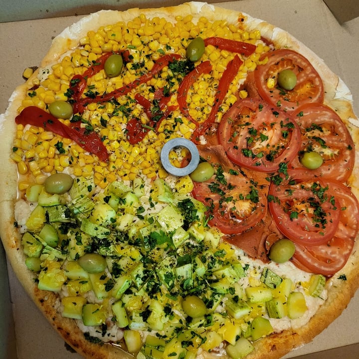 photo of Los Hornos - Especialidad en pizza a la piedra Pizza Napo (Jamón/tomate), Zucchini y Choclo con Morrón shared by @rubenlpaz on  01 May 2025 - review