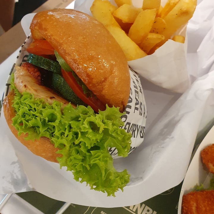 photo of VEGANBURG Woodleigh Hainanese Chickenless Burger shared by @mushroomtarian on  10 Mar 2024 - review