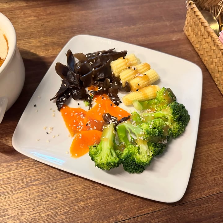 photo of Pinxin Vegan Cuisine Steamed Mixed Vegetables shared by @dafnelately on  02 Apr 2024 - review
