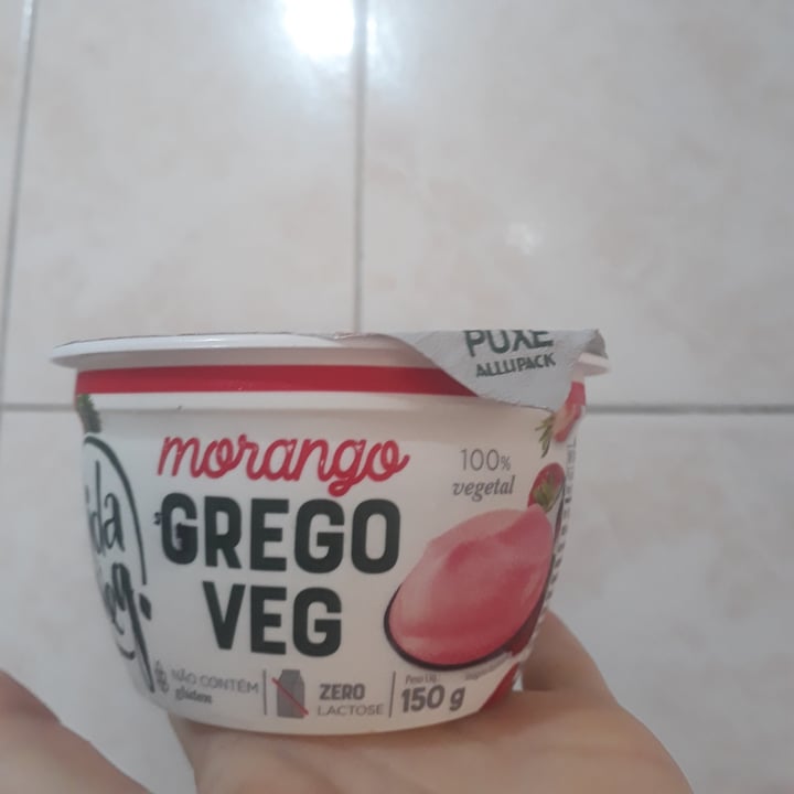 photo of Vida veg danone grego sabor morango shared by @heloo on  06 Feb 2024 - review