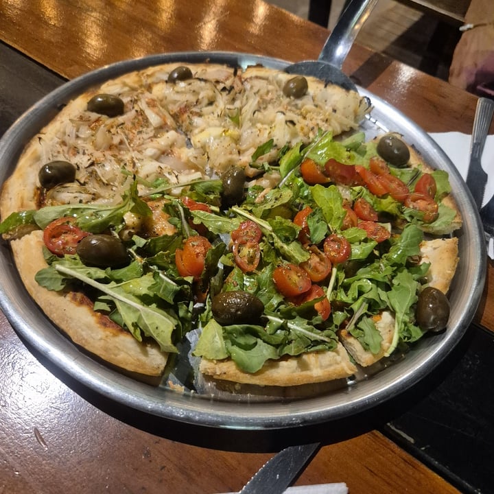 photo of Varesa Food & Beer Pizza Vegana Fugazzeta shared by @camelia on  15 Sep 2025 - review