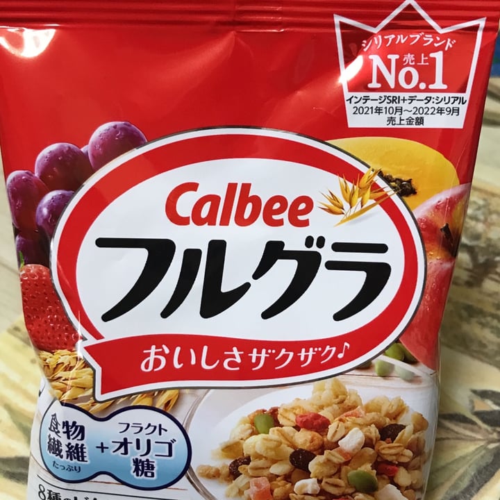 photo of Calbee fullgra granola com frutas shared by @akemy on  03 Feb 2024 - review