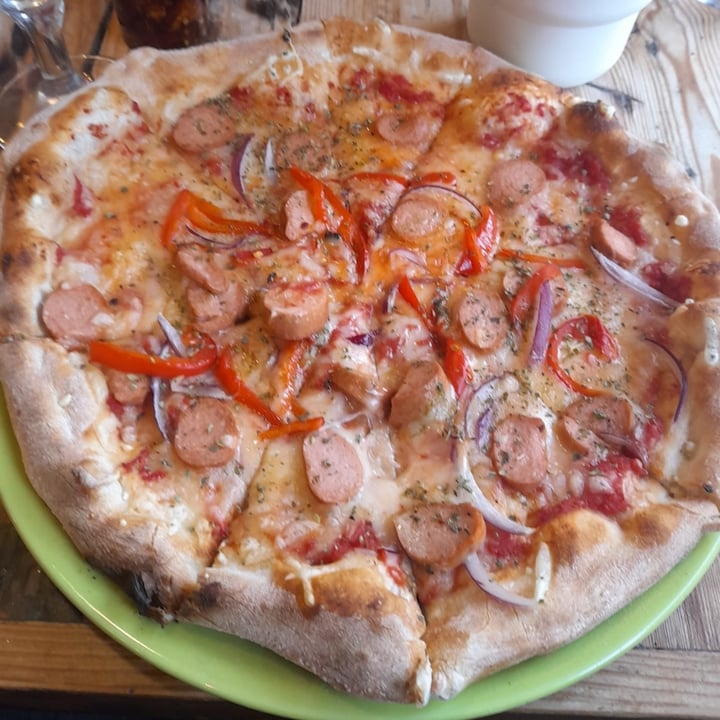 photo of Pipazze Pizza vegana de salchichas shared by @ani16 on  15 Feb 2024 - review