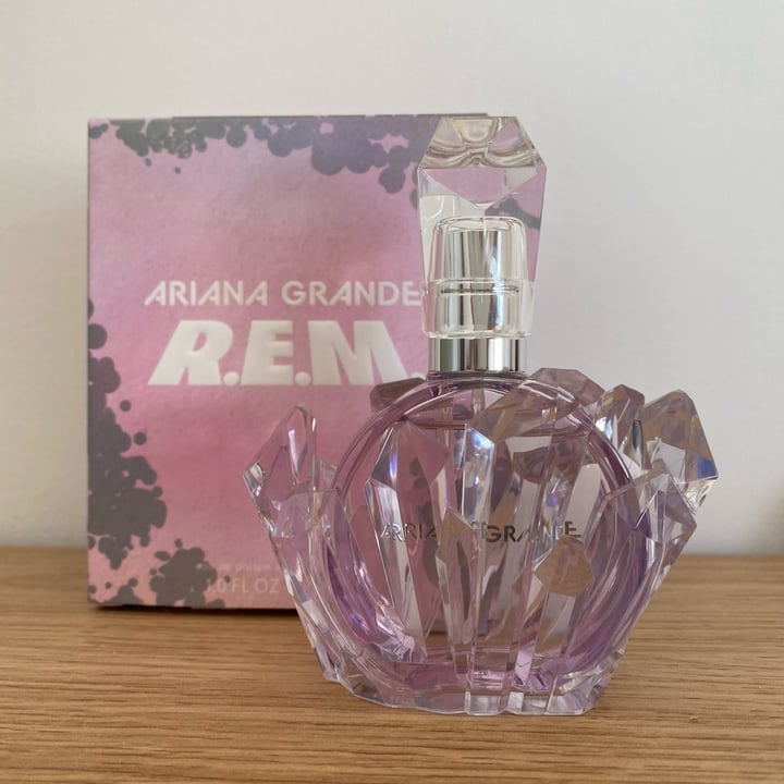 photo of Ariana grande R.E.M. shared by @camucm on  06 Jul 2024 - review