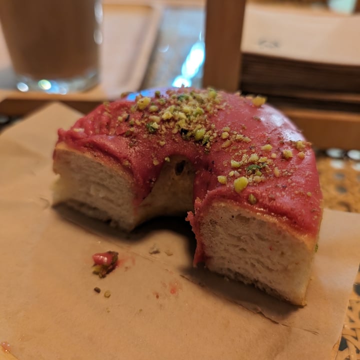 photo of Areca Bakery Donut de frambuesa shared by @emedemo on  31 Mar 2024 - review