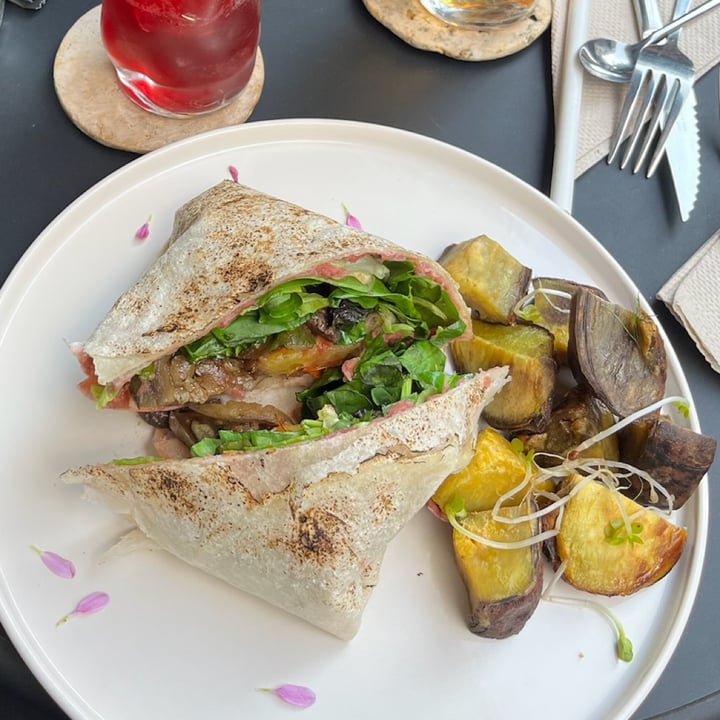 photo of MUCHO café de especialidad BsAs Wrap De Hongos Con Batatas shared by @lolarocha on  19 Jun 2024 - review