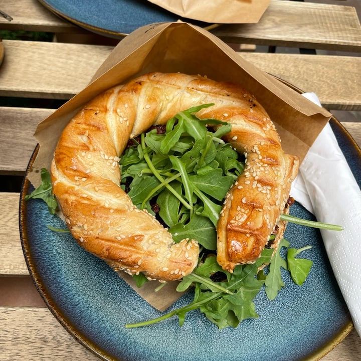 photo of Żarówka Cafe Olive Bagel shared by @inesbensadok on  27 Jul 2024 - review