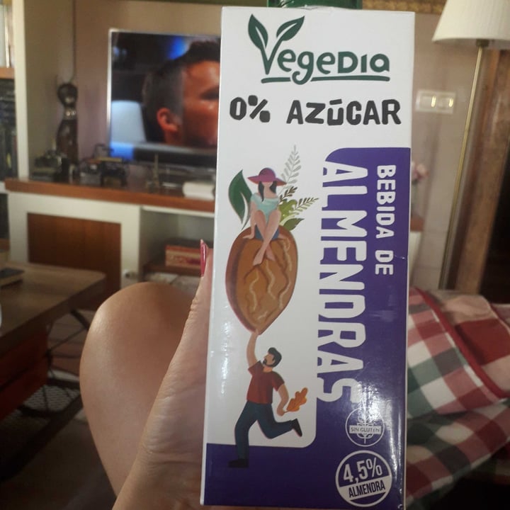photo of Vegedia Bebida de almendras shared by @maryni on  26 Aug 2023 - review