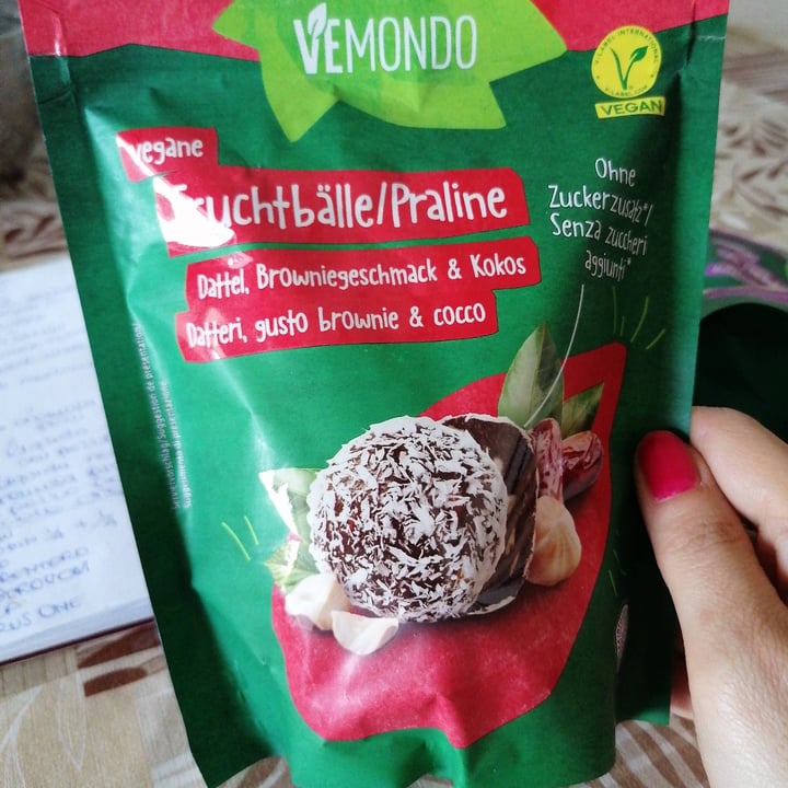 photo of Vemondo praline Cocco Cioccolato E Datteri shared by @ritadjali on  17 Apr 2024 - review