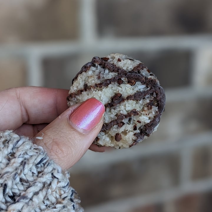 photo of Jennies Organic Coconut Bites with Cacao Nibs & Dark Chocolate shared by @iszy on  26 Apr 2024 - review