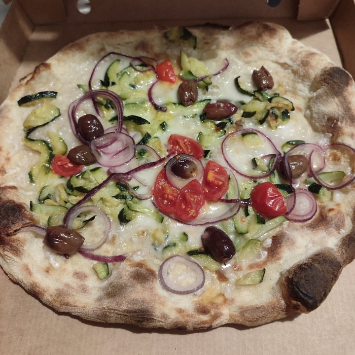 photo of 5 Sapori - Pizza Artigianale Pizza vegan olive taggiasche e cipolla shared by @marty3110 on  29 Dec 2023 - review