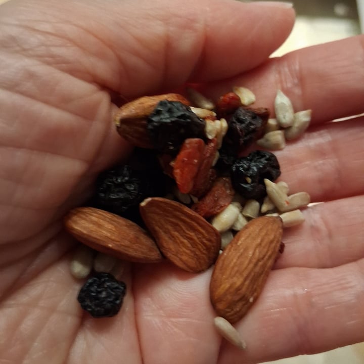 photo of Conad piacersi semi di girasole goji mandorle e mirtilli shared by @queenmary on  30 Aug 2025 - review