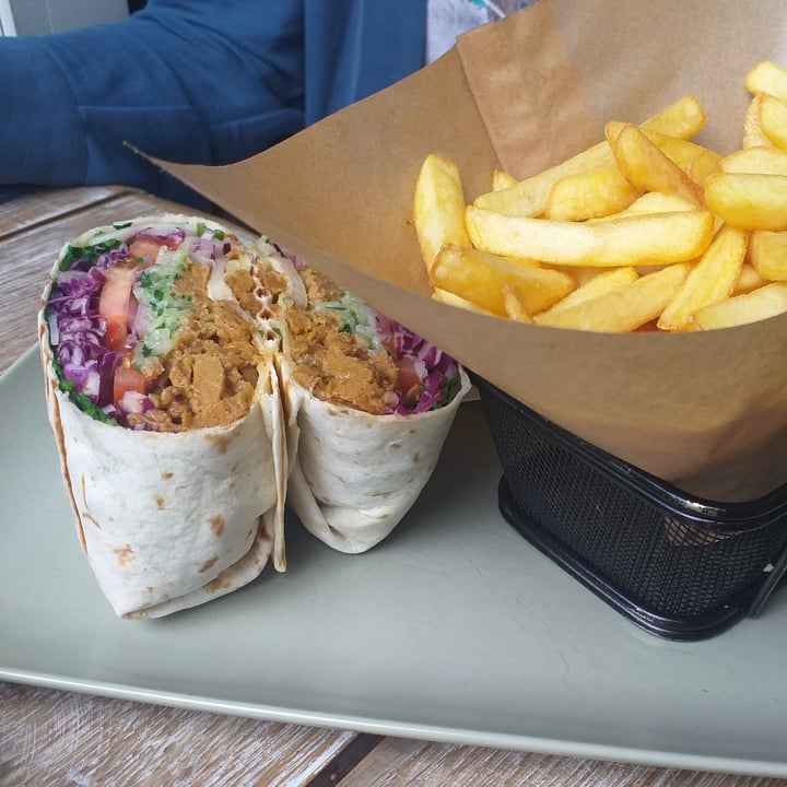 photo of Veggiezz Gyros Wrap shared by @ministerstwofalafela on  17 Jan 2024 - review