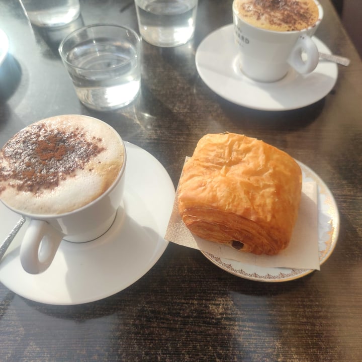 photo of Pâtisserie - Salon de thé Léone Chocolatine shared by @vegumii on  18 Feb 2024 - review