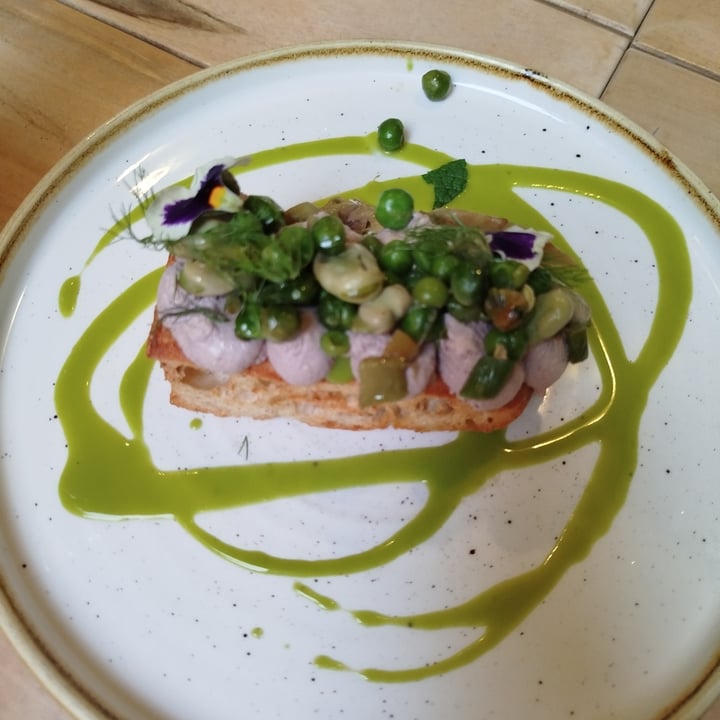 photo of Aromaticus focaccia con fave, piselli e carciofi shared by @viveregreenn on  04 May 2025 - review