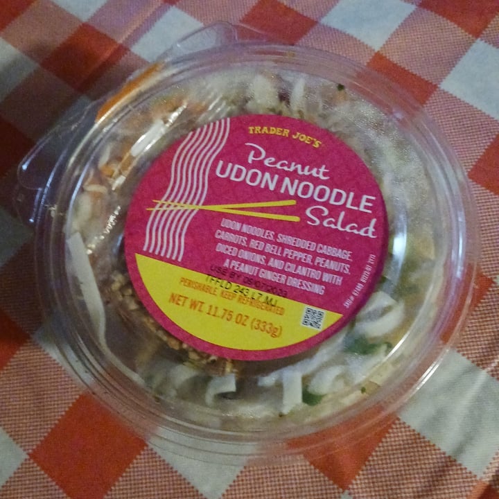 photo of Trader Joe's Peanut Udon Noodle Salad shared by @heartartichokehearts on  04 Sep 2023 - review