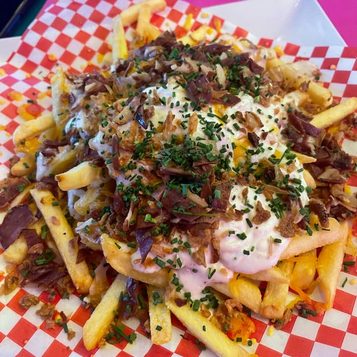 photo of Freedom Cakes Cheese Vacon Fries shared by @noeliaperez on  30 Oct 2023 - review