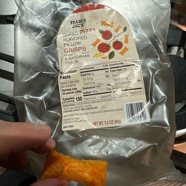 photo of Trader Joe's BAKED PIZZA FLAVORED PILLOW CRISPS shared by @convicti0n on  17 Aug 2024 - review