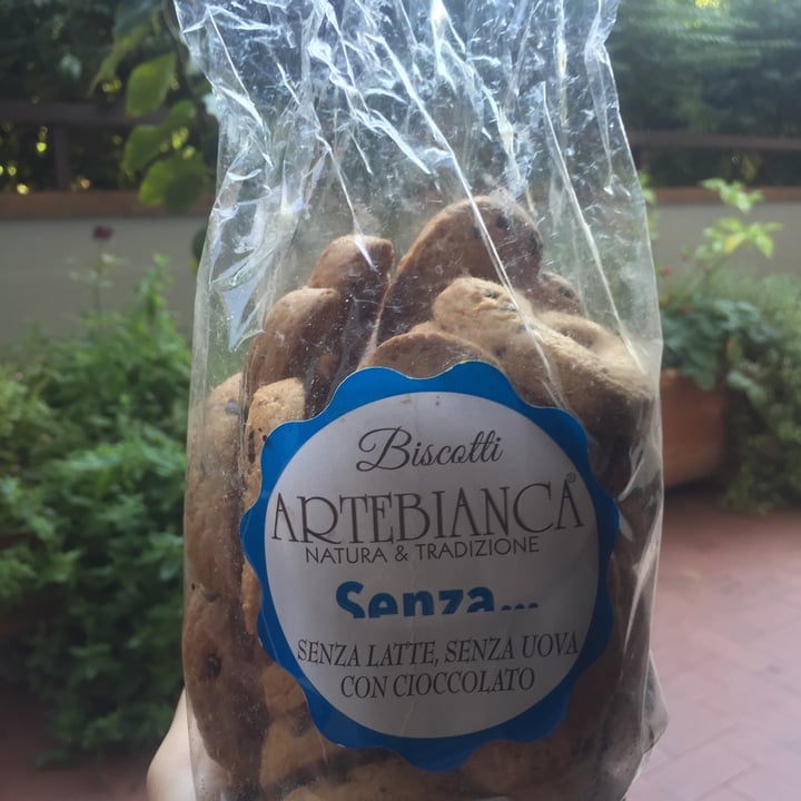 photo of Arte bianca natura e tradizione biscotti senza latte, senza uova con cioccolato shared by @fbr on  22 Aug 2023 - review