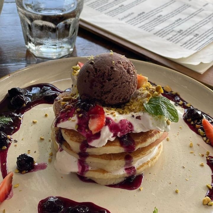 photo of Manggis in Canggu Blueberry Lemon-Cream Pancakes shared by @aileenlaksmono on  17 Jun 2024 - review