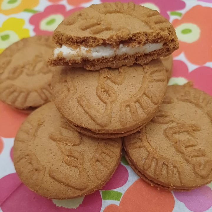 photo of Lotus Biscoff Biscoff Sandwich Cookie (Vanilla Flavour) shared by @miocillo0 on  21 Nov 2024 - review