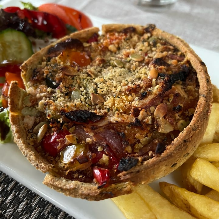 photo of The Stepping Stones Vegan Mediterranean Peppers, Sundried Tomato, courgette and Pumpkin seed Tart, served with dressed salad and skin on Fries shared by @gingerbreadrhea on  04 May 2024 - review