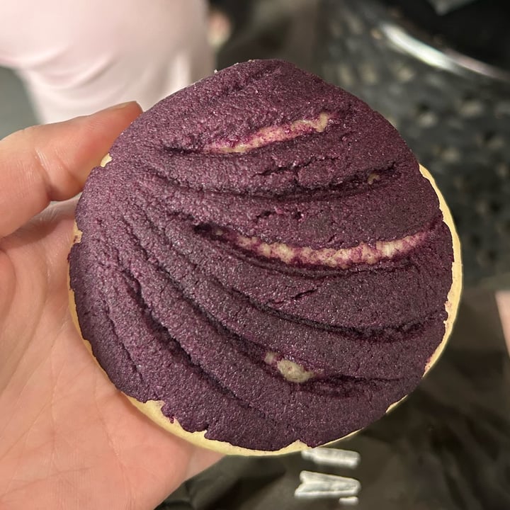 photo of Vivoz Ube Concha shared by @veganchailatte on  31 Dec 2023 - review