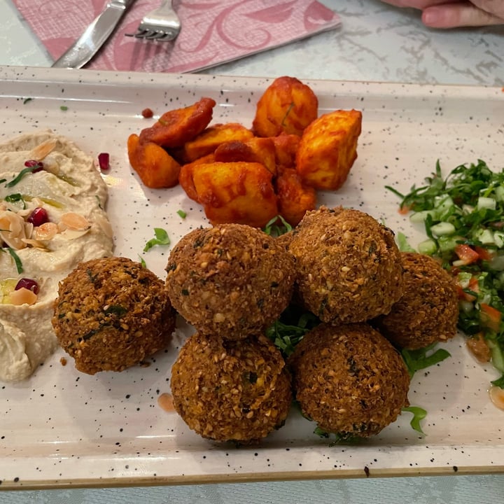 photo of Shawarma King Ristorante Siriano Unico vegano shared by @machecavolocucino on  07 May 2024 - review