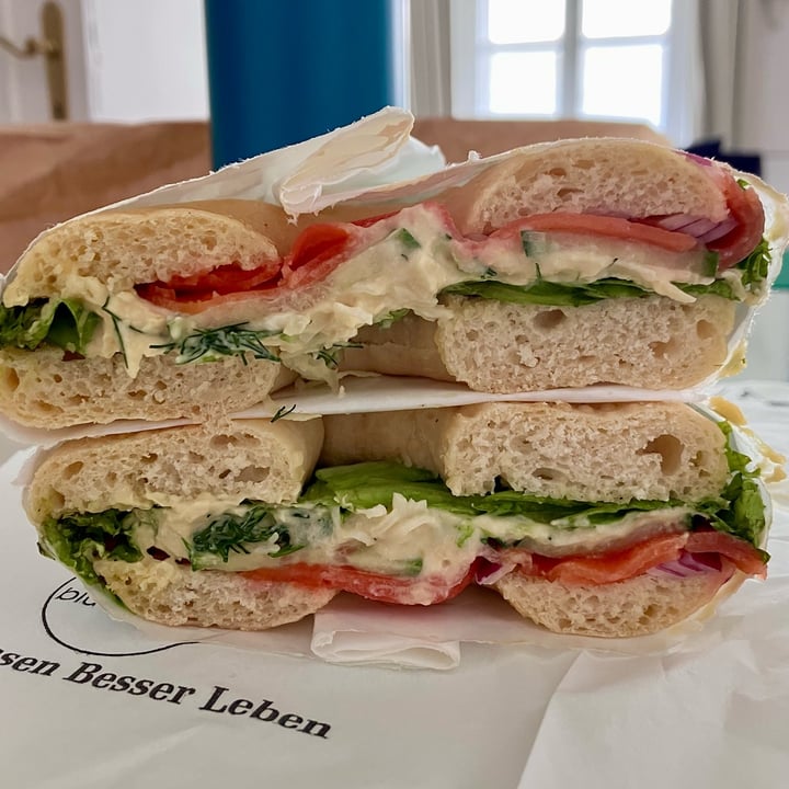 photo of blueorange vegan lachs bagel shared by @lucciola on  04 Sep 2025 - review
