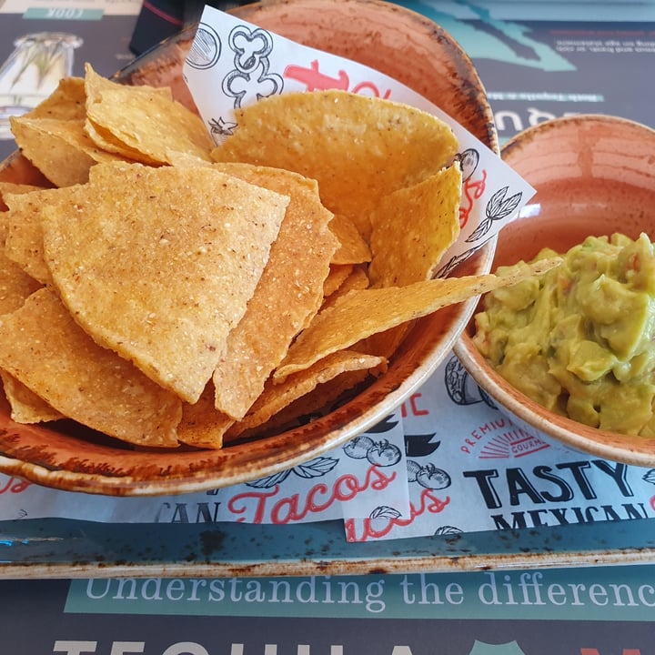 photo of Hola Restaurant & Tequila Bar Guacamole shared by @eneide on  04 Jan 2025 - review