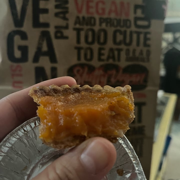 photo of SluttyVegan ATL sweet potato pie shared by @daniveganbrazil on  24 Feb 2024 - review