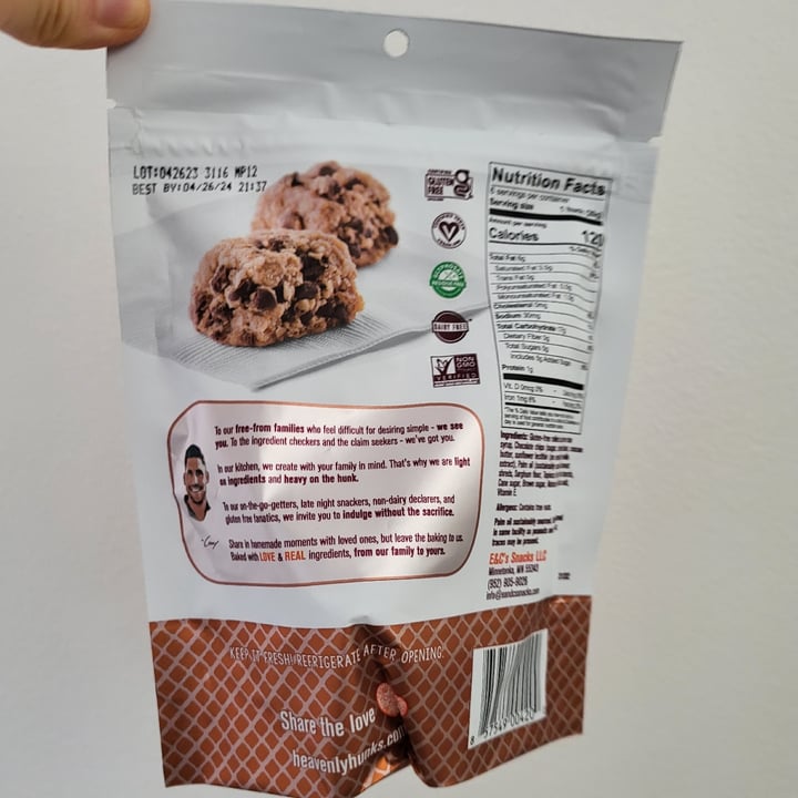 photo of Heavenly Hunks Oatmeal Dark Chocolate Chip Cookies shared by @socalvegan on  05 Sep 2023 - review