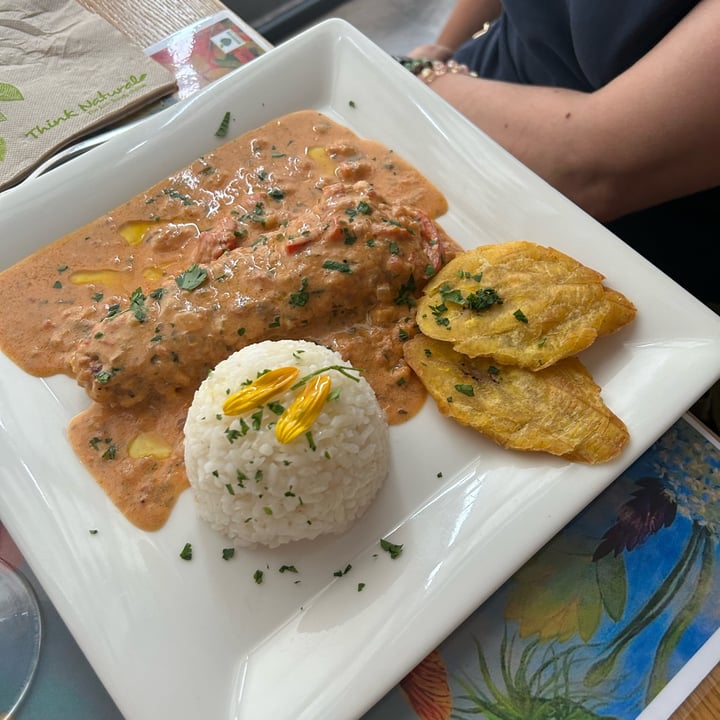 photo of Essenza Love Natural Food finto merluzzo al cocco, con riso e platano fritto shared by @rivarosastudio on  16 Sep 2023 - review