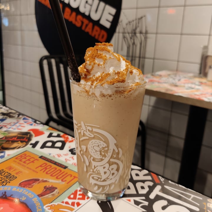 photo of Bastard Burgers Hötorget gingerbread caramel shake shared by @enkelvegan on  07 Dec 2024 - review