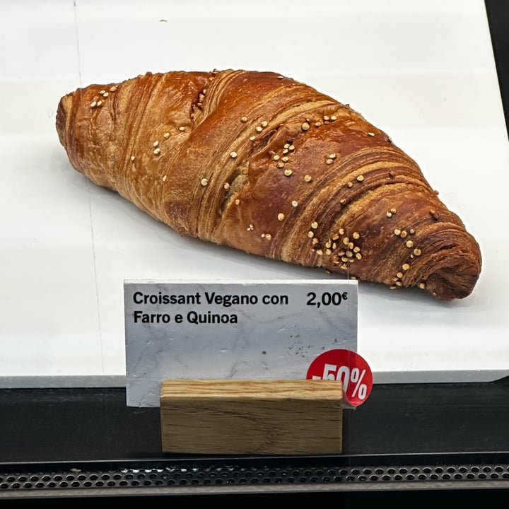 photo of Starbucks Adigeo Croissant Vegano con Farro e Quinoa shared by @adele91m on  16 Oct 2024 - review