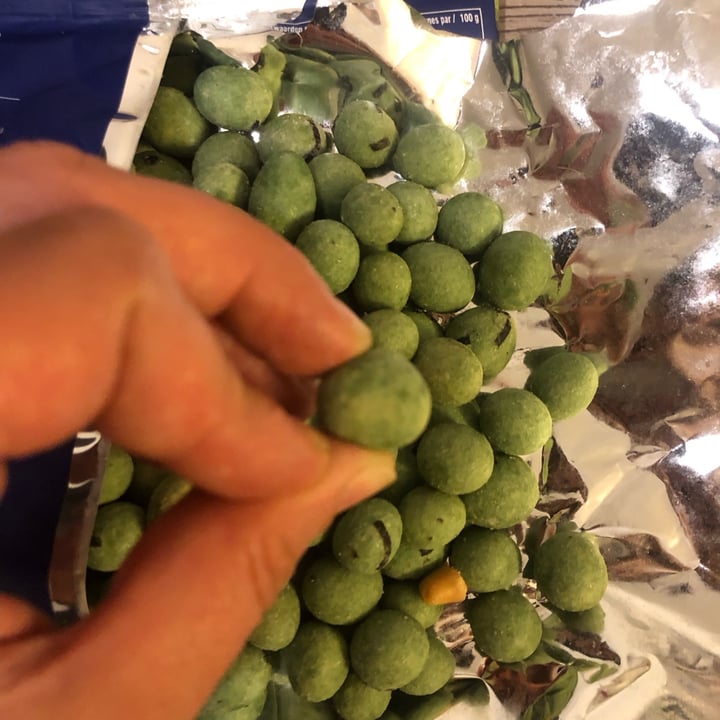 photo of Snacks of the world Wasabi peanuts shared by @born2bvegan on  18 Aug 2023 - review