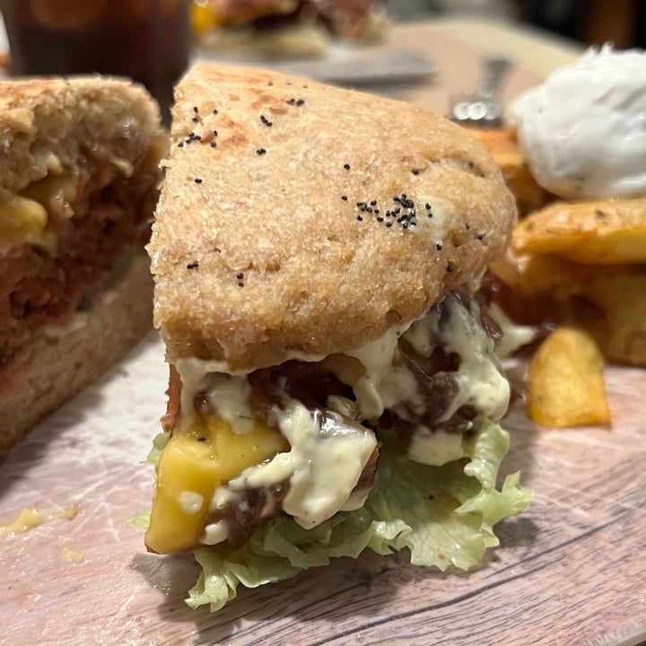 photo of Viva Burger Burger Queen shared by @lopasil on  15 Aug 2024 - review